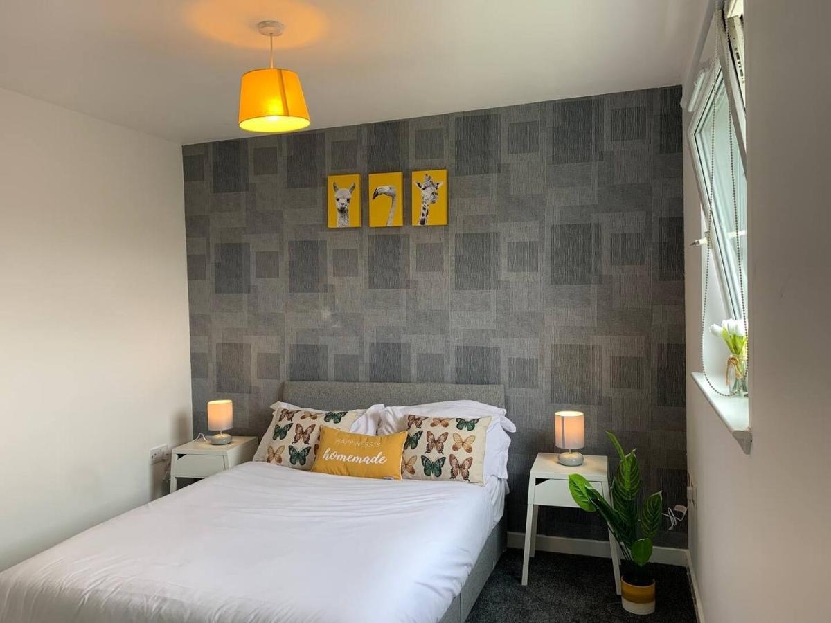 Modern 2 Bedroom Flat With Free Parking In Cambuslang, 글라스고 외부 사진